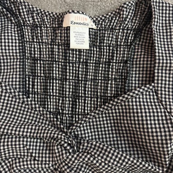 URBAN Romantics Black and White Puff Sleeve Crop Top - Picture 3 of 4